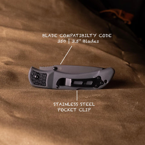 Outdoor Edge RazorLite includes twelve blades for versatile field work