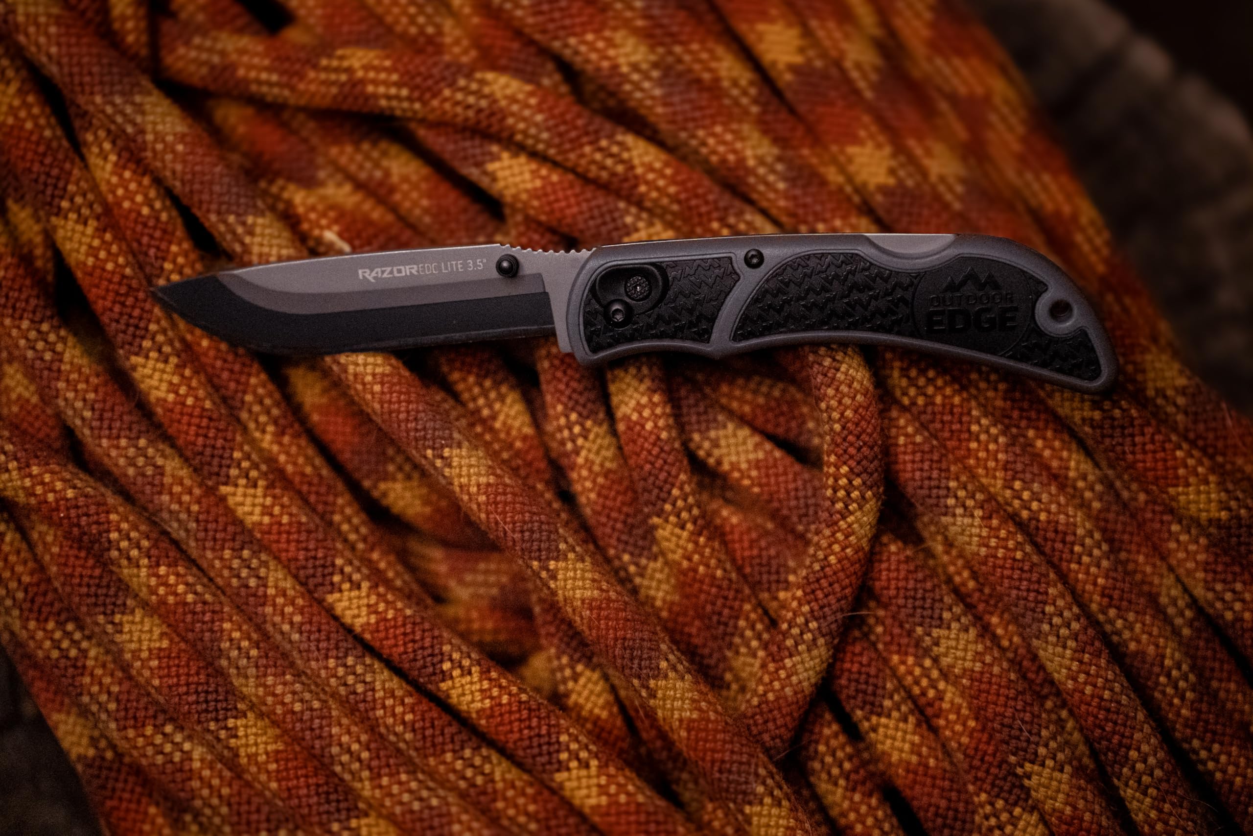Outdoor Edge RazorLite pocket knife ready for camping hunting and everyday cuts