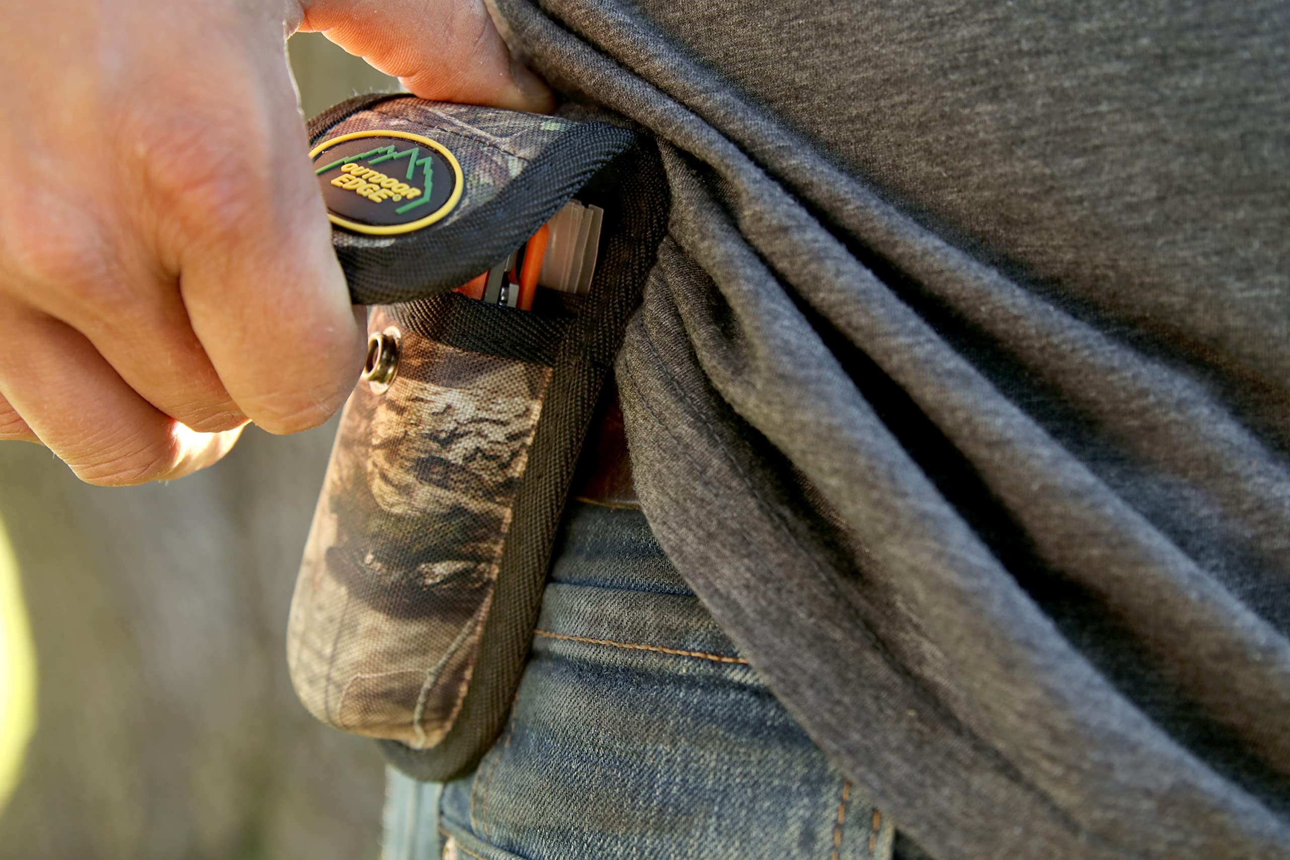 OUTDOOR EDGE RazorPro G belt-loop carry for quick access on hunts