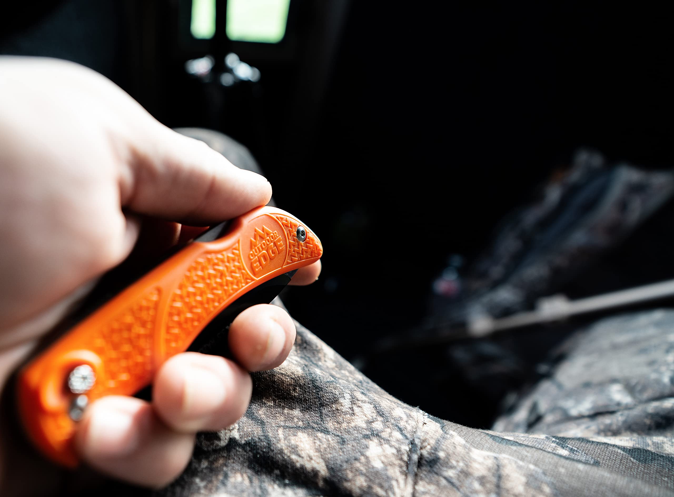 OUTDOOR EDGE RazorPro G lightweight 8.3 oz design reduces fatigue