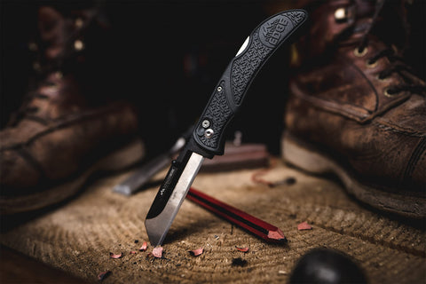 OUTDOOR EDGE 420J2 stainless blade holder with black oxide coating resists wear