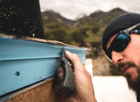 OUTDOOR EDGE gray Grivory handle combines durability with a comfortable grip