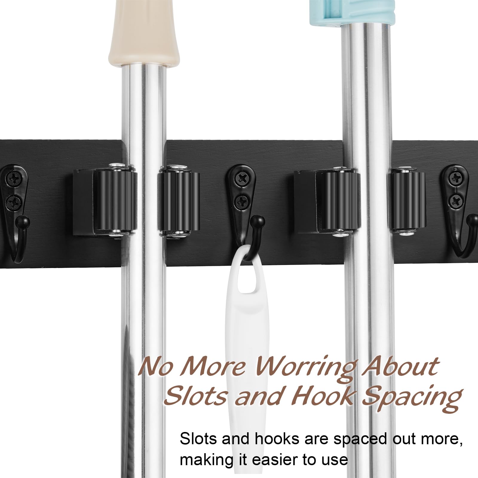 OUTNILI four hooks provide space for smaller items and accessories.