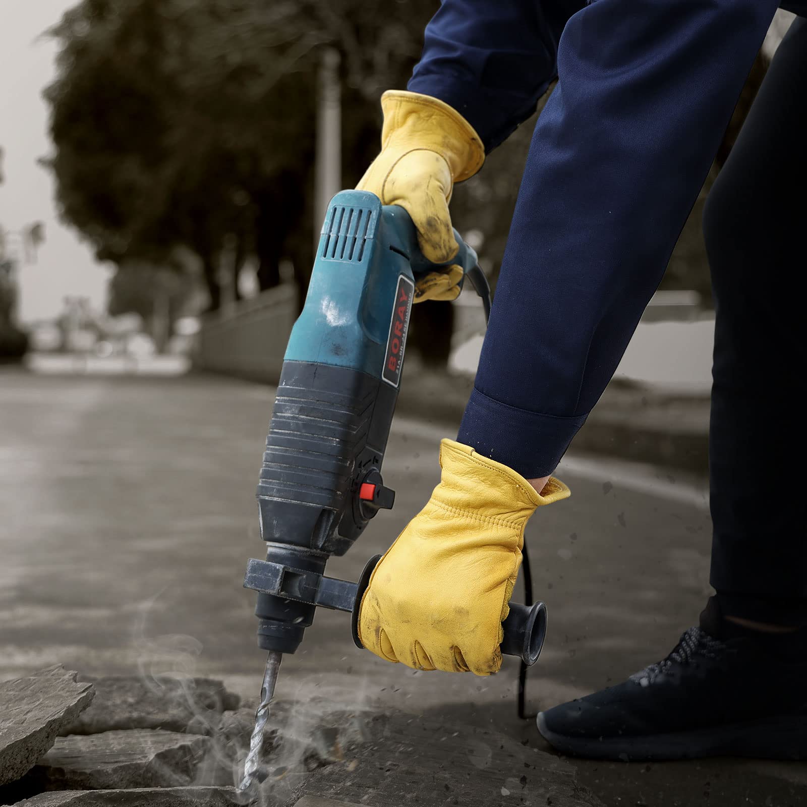 Ideal for heavy-duty garden chores like pruning and soil prep.