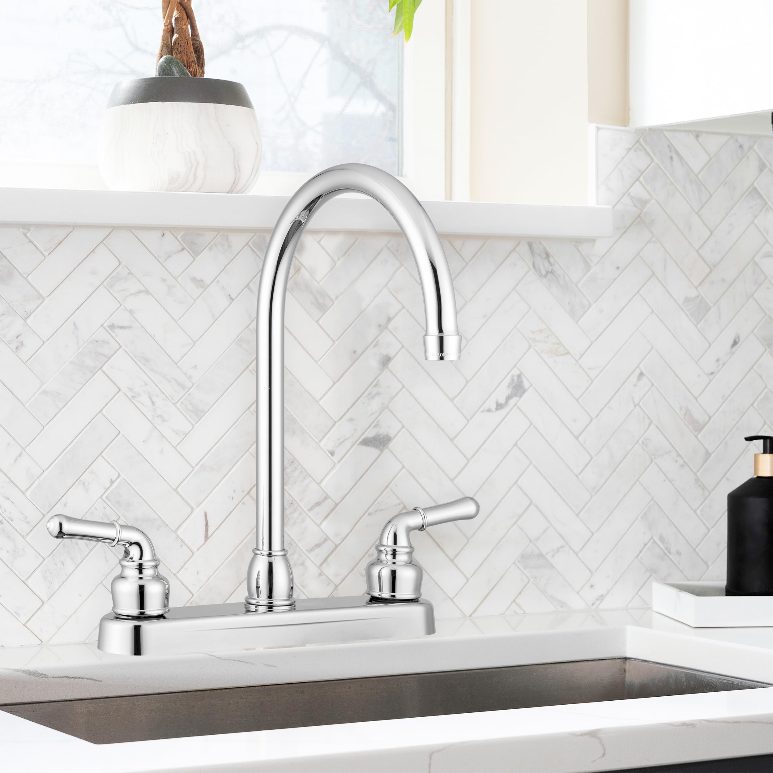 Pacific Bay Lynden compatibility with 2- or 3-hole sinks highlighted