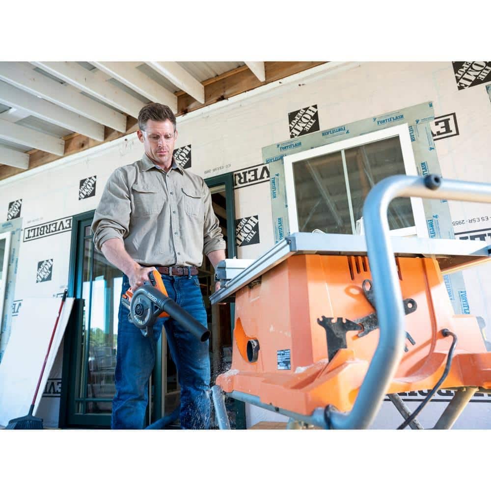 Pacroban 18V compact blower in a jobsite setting for on-site use