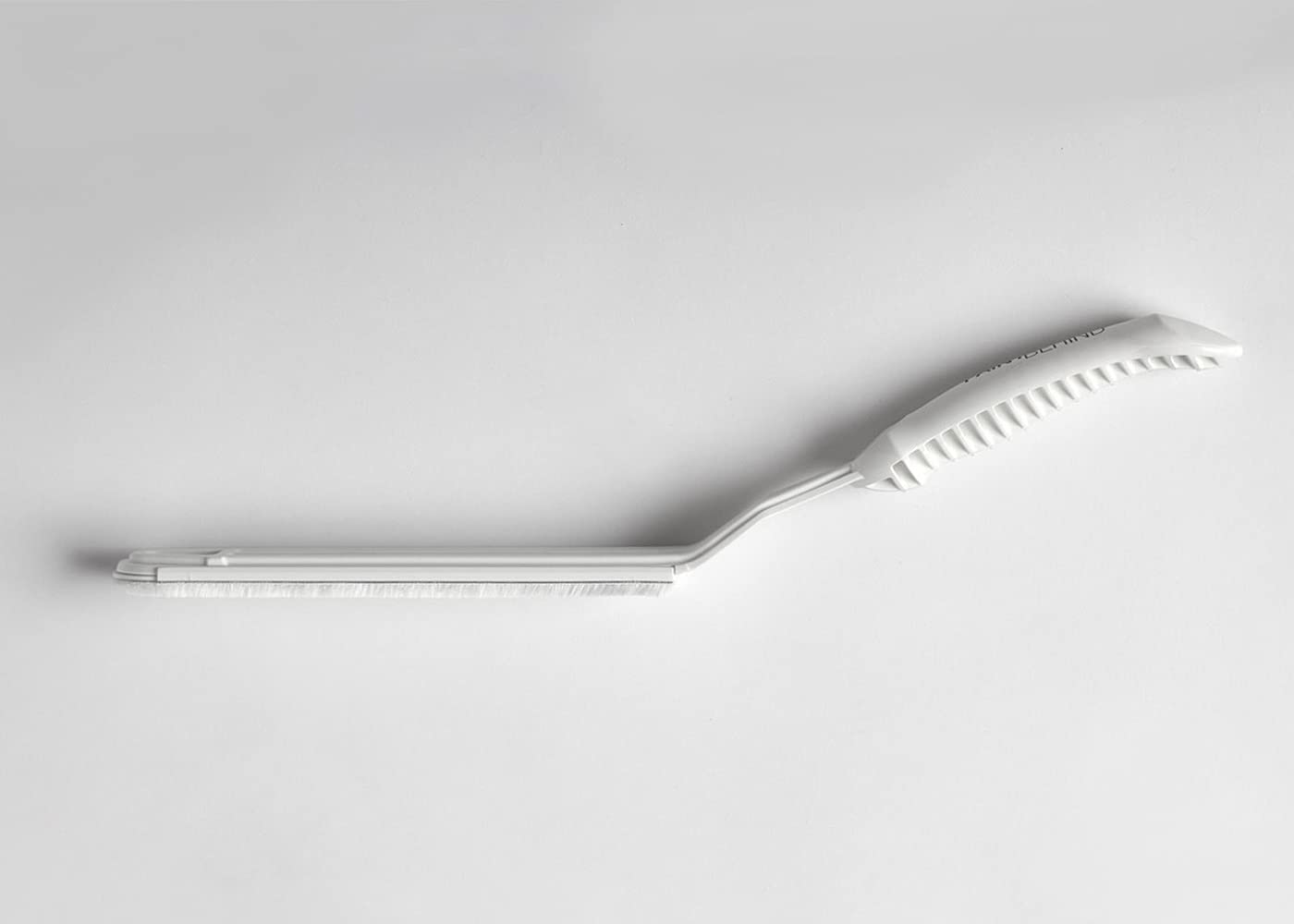 PAINT BEHIND easy-clean design supports latex and oil-based paints.