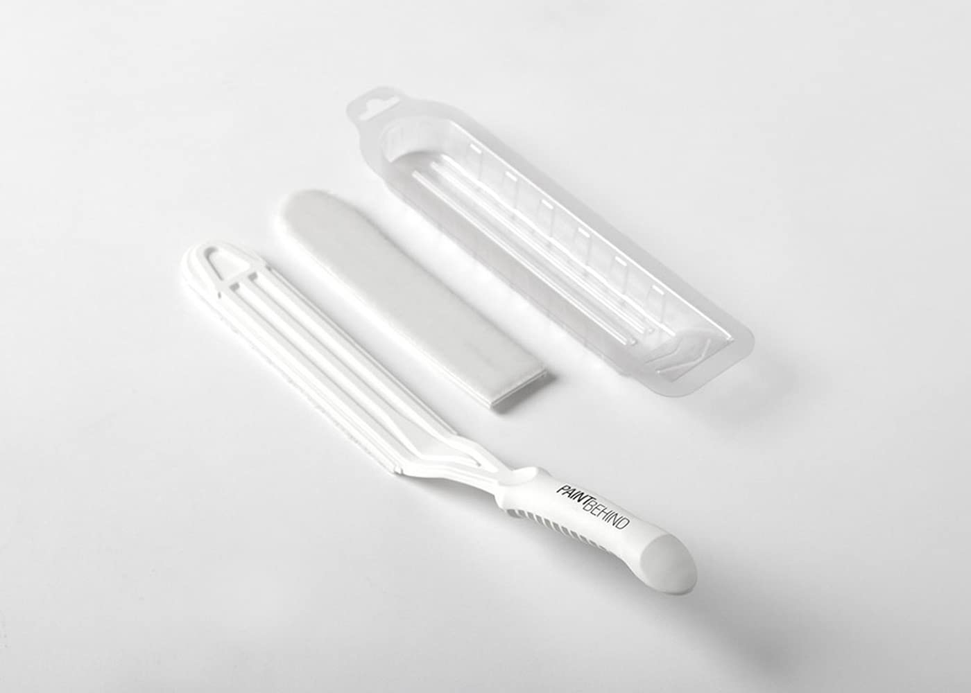 PAINT BEHIND flat brush set ideal for narrow walls and corners.