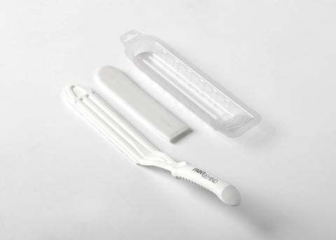 PAINT BEHIND flat brush set ideal for narrow walls and corners.