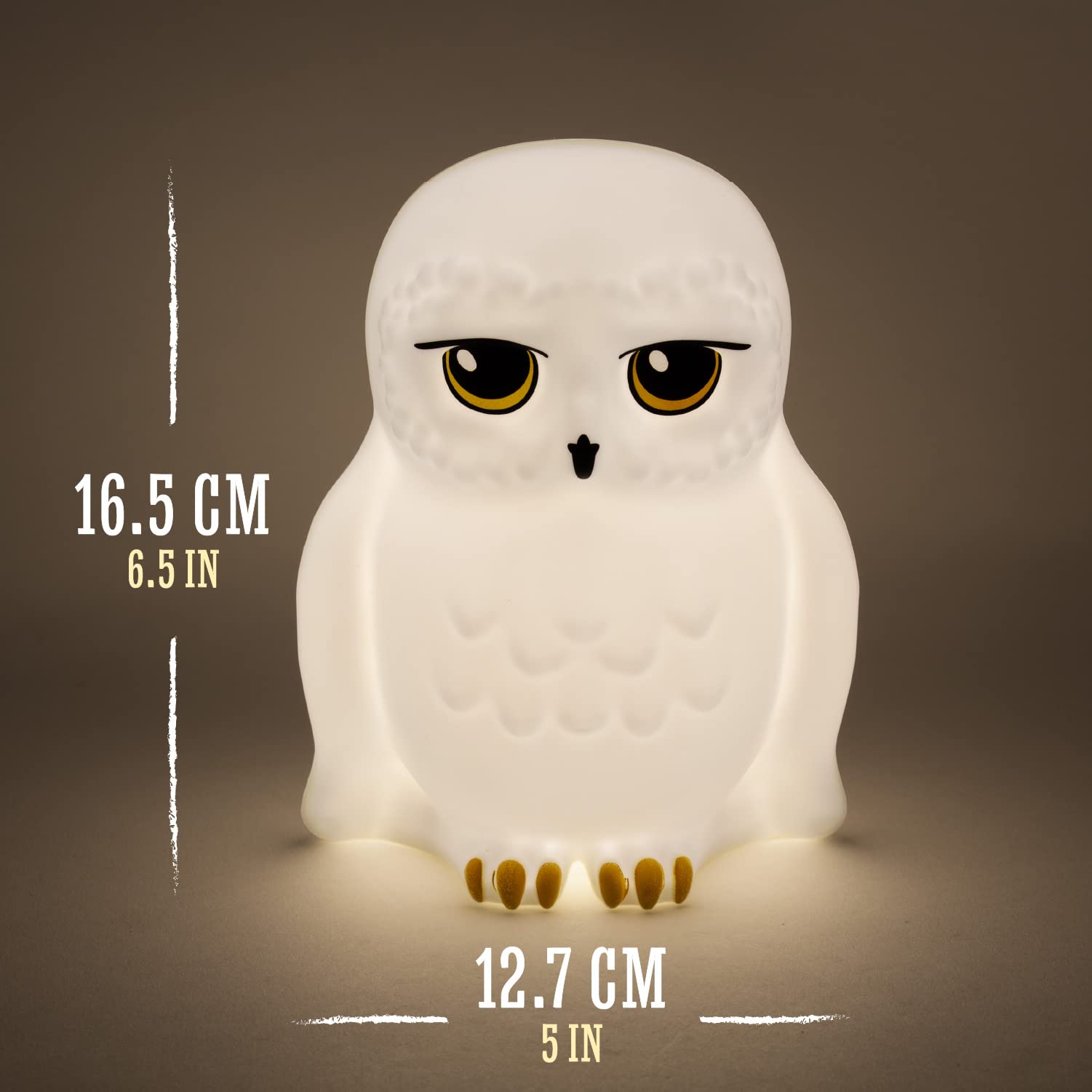 Paladone Hedwig night light brightens kids' room with magical ambiance.