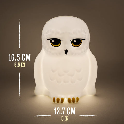 Paladone Hedwig night light brightens kids' room with magical ambiance.