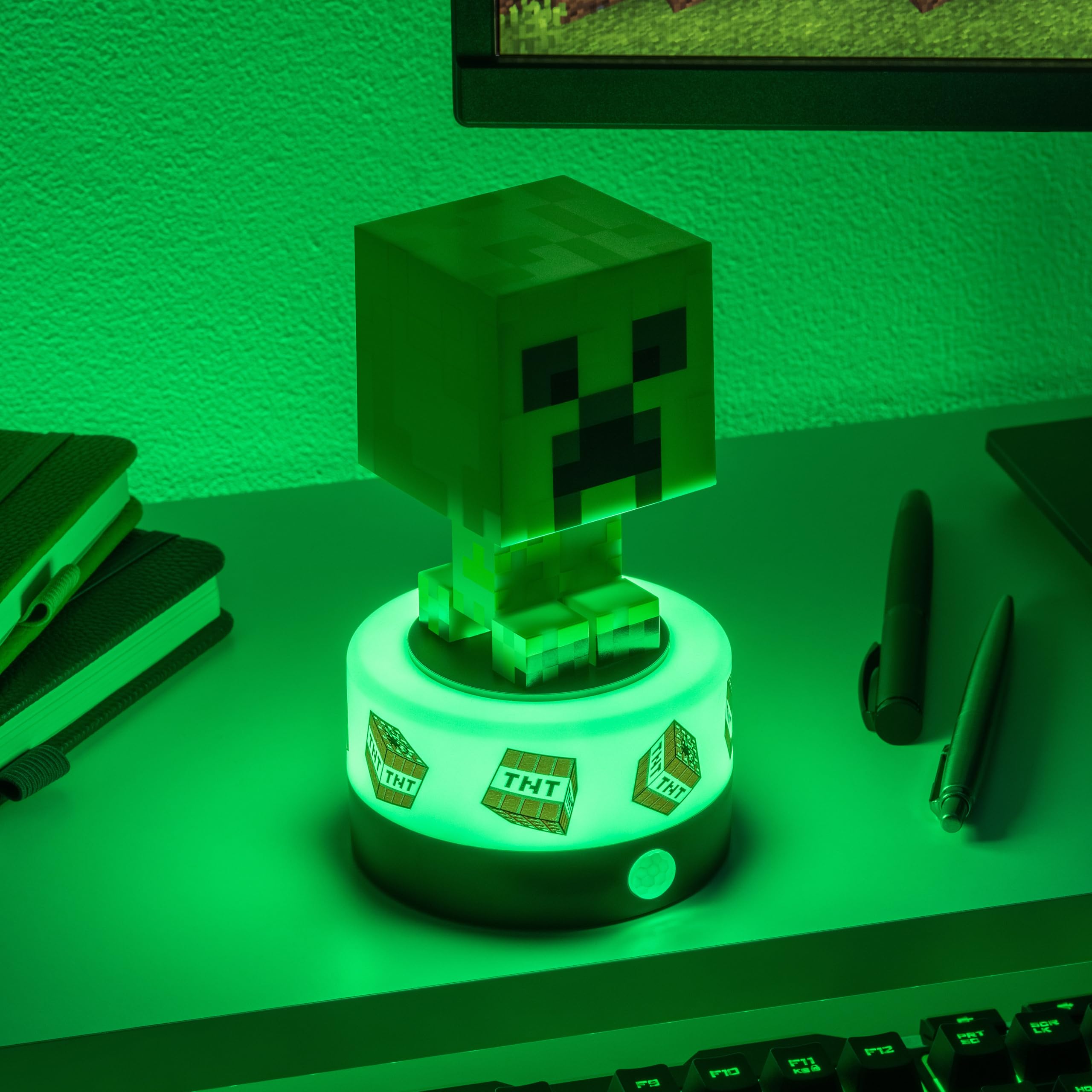 Paladone Minecraft Creeper dual power setup supports USB or battery operation.