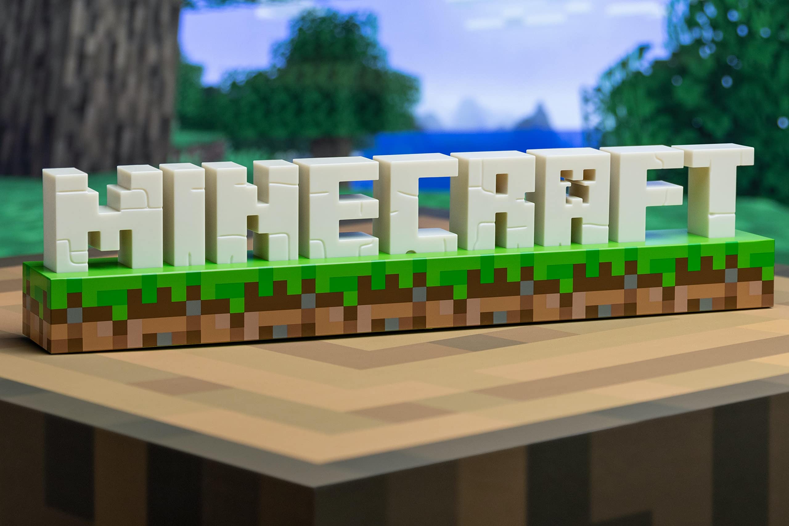 Paladone Minecraft Logo Light with two light modes for customizable ambiance.