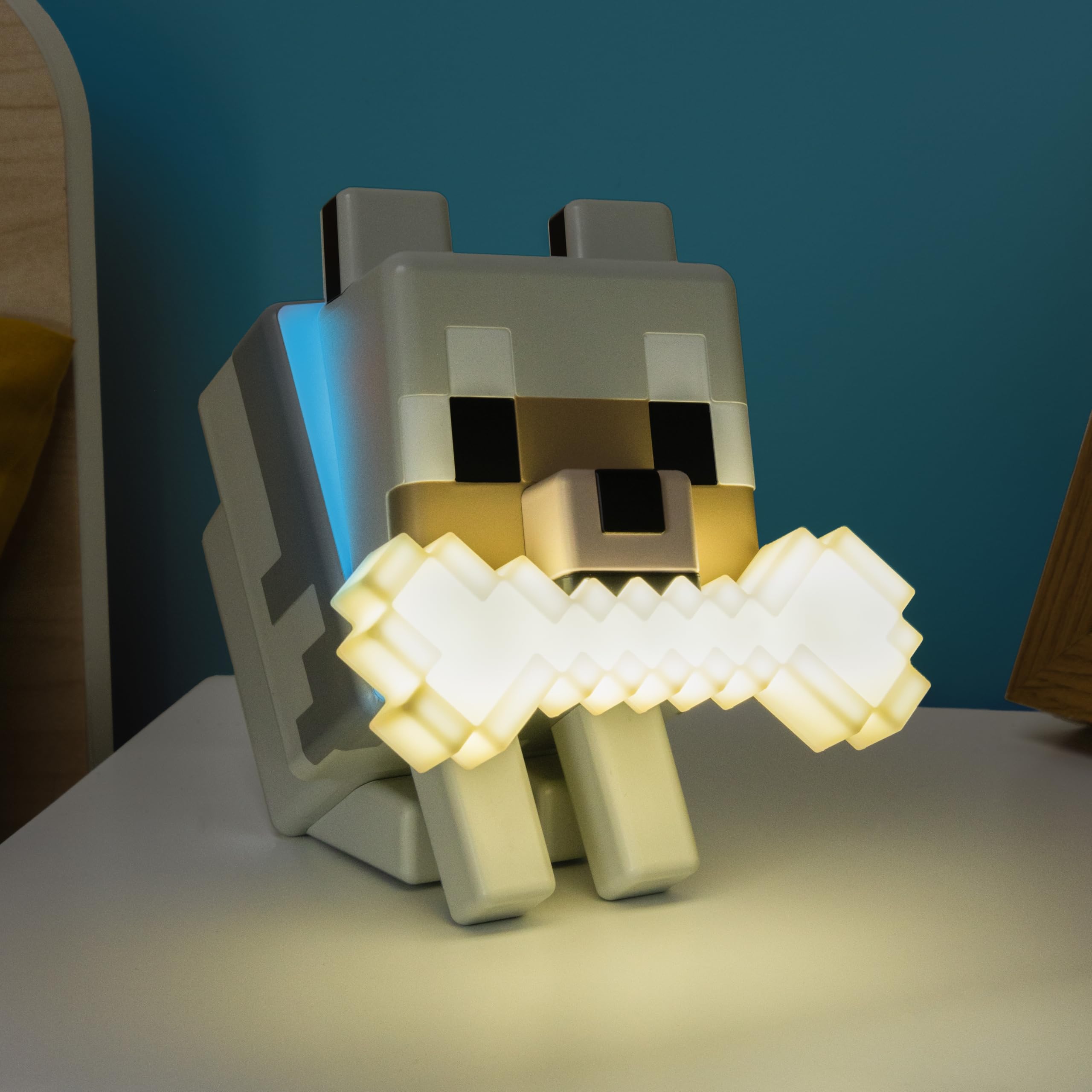 Paladone Minecraft Wolf Globuddies, compact bedside companion for cozy evenings and focused study.
