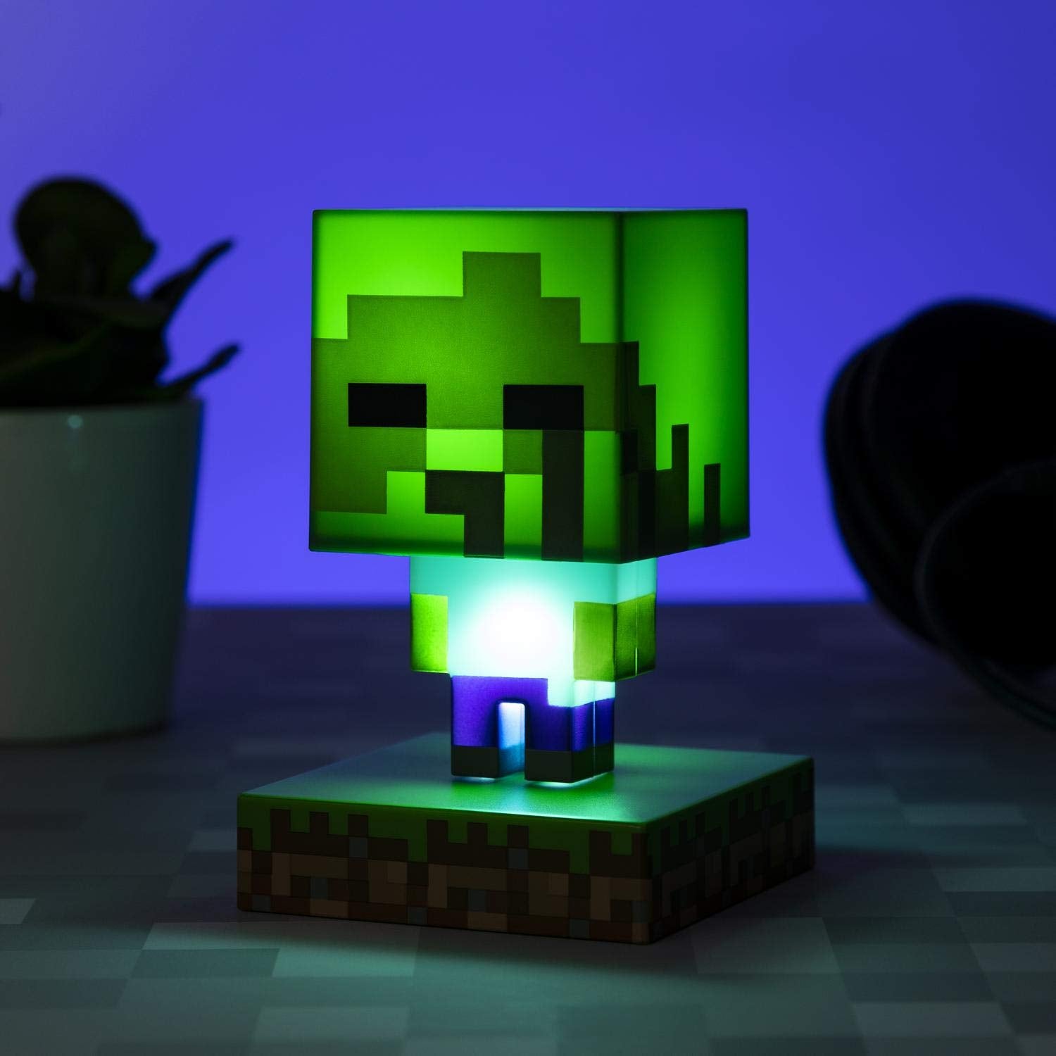 Paladone Minecraft Zombie Light packaging shown, perfect gift for fans.
