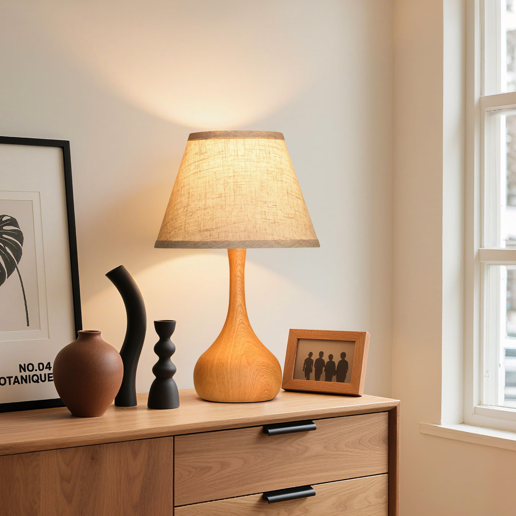 PARTPHONER 3-way dimmable lamp offers customizable brightness.