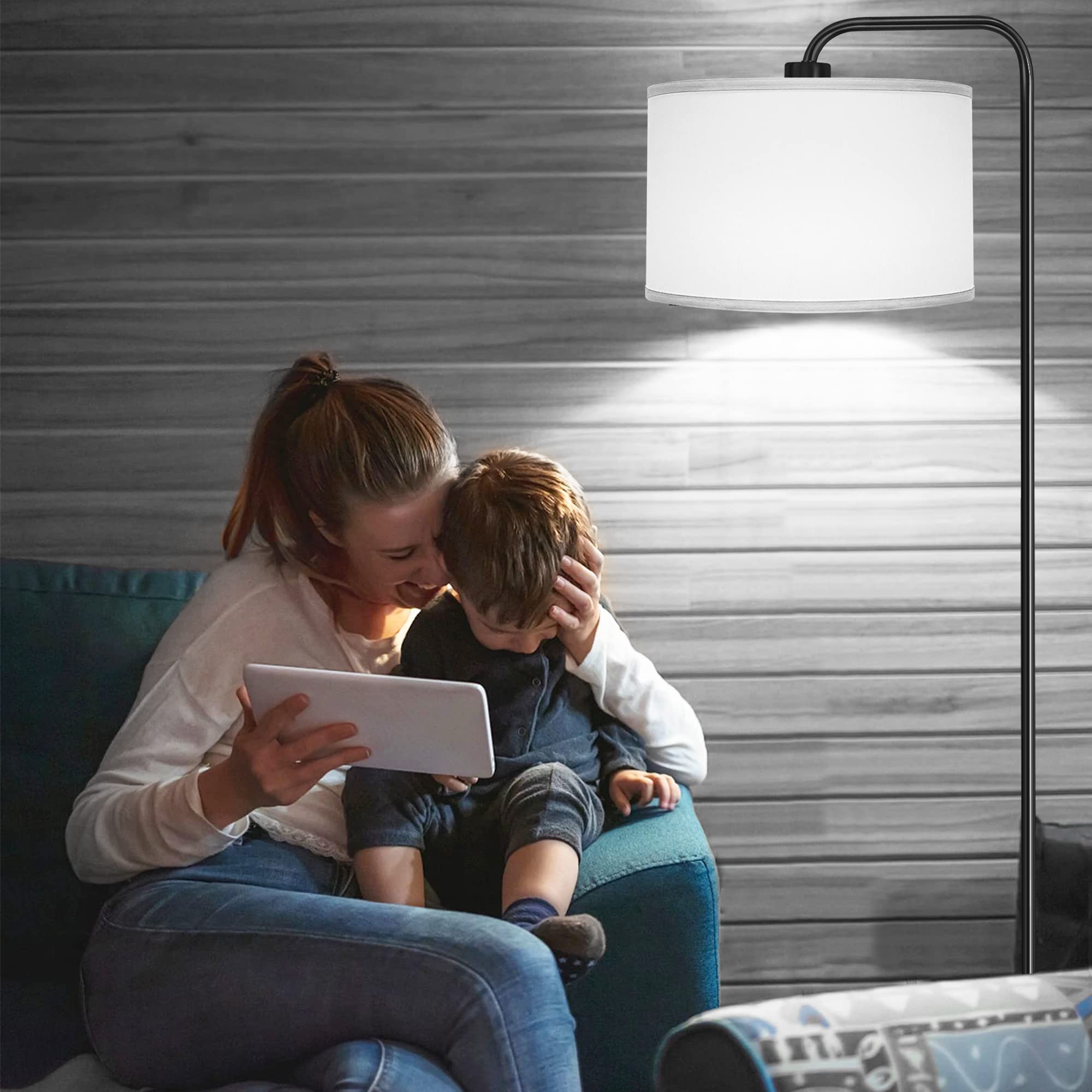 PARTPHONER floor lamp pole assembly shows simple setup and stability