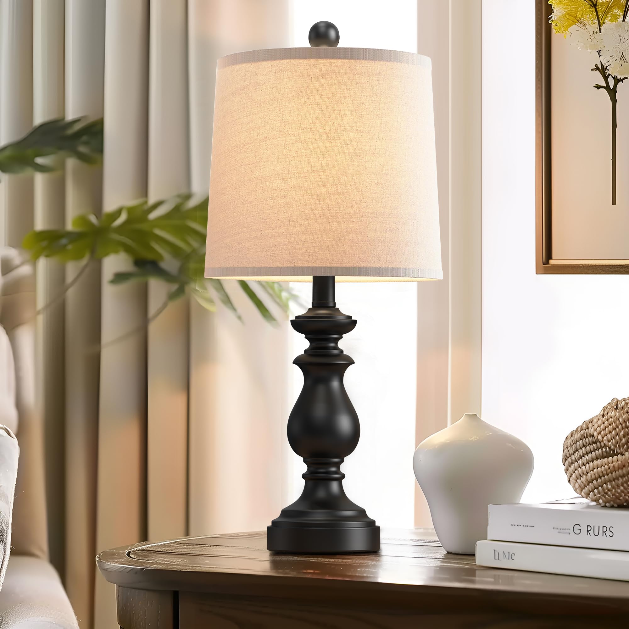 PARTPHONER living-room lamp on console table adds vintage charm.