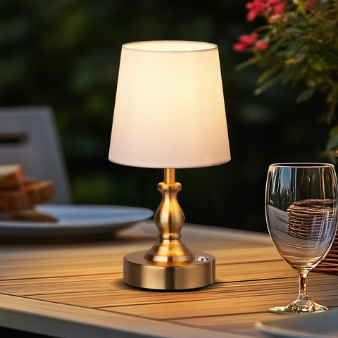 PARTPHONER Compact cordless lamp complements decor with ambient mood
