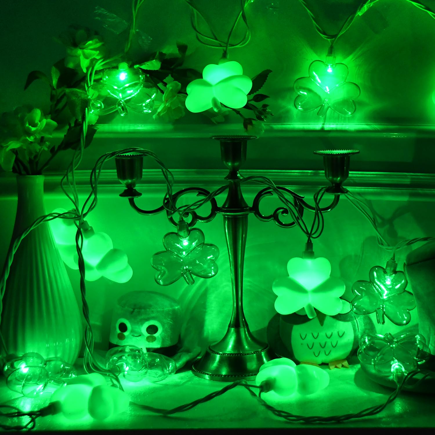 PASUTO plug-and-play shamrock lights for quick setup and versatility.