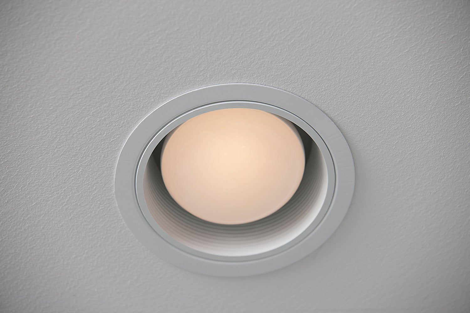 Philips LED dimmable BR30 highlights energy efficiency and extended bulb life.