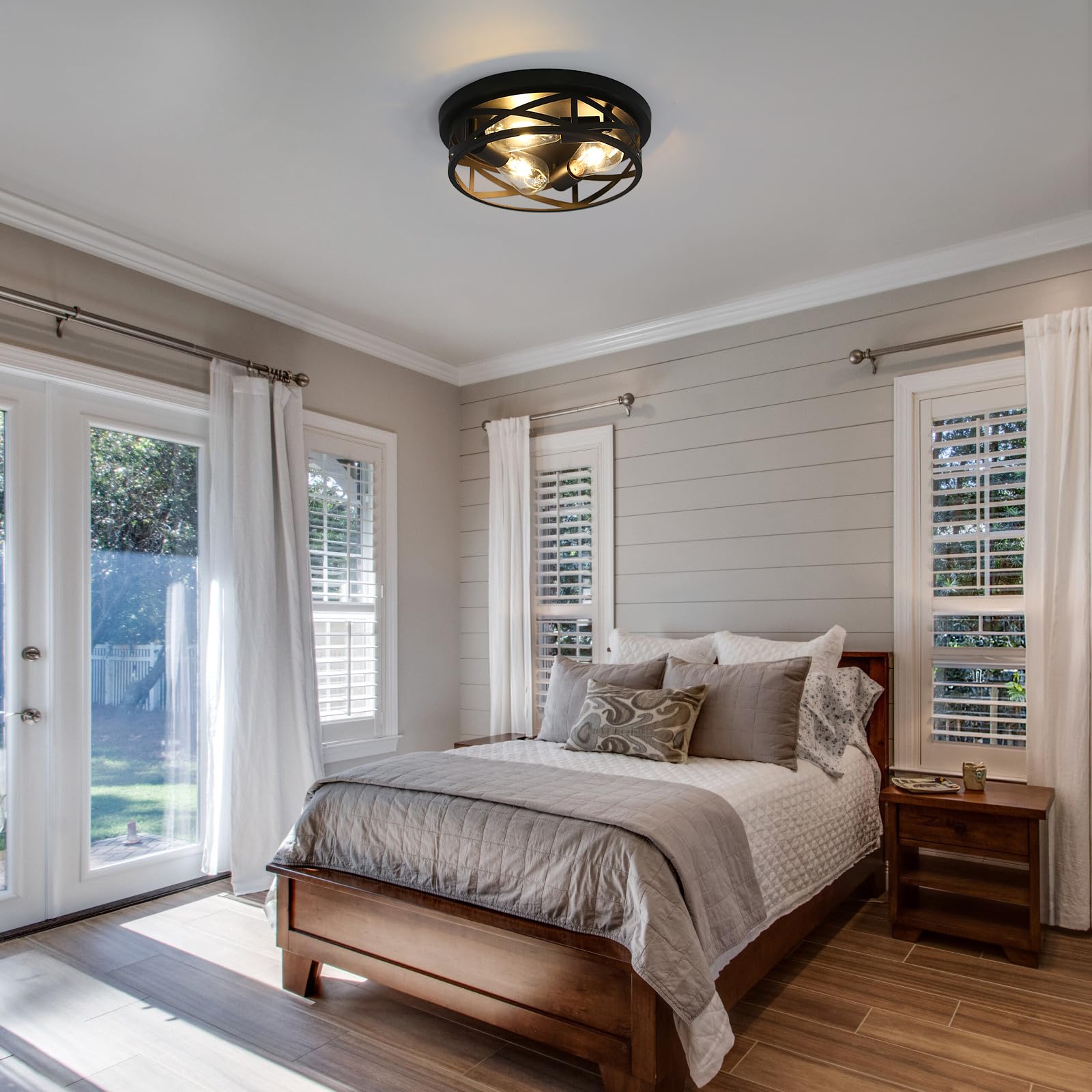 Piano7797 black fixture works with LED, incandescent, or CFL bulbs.
