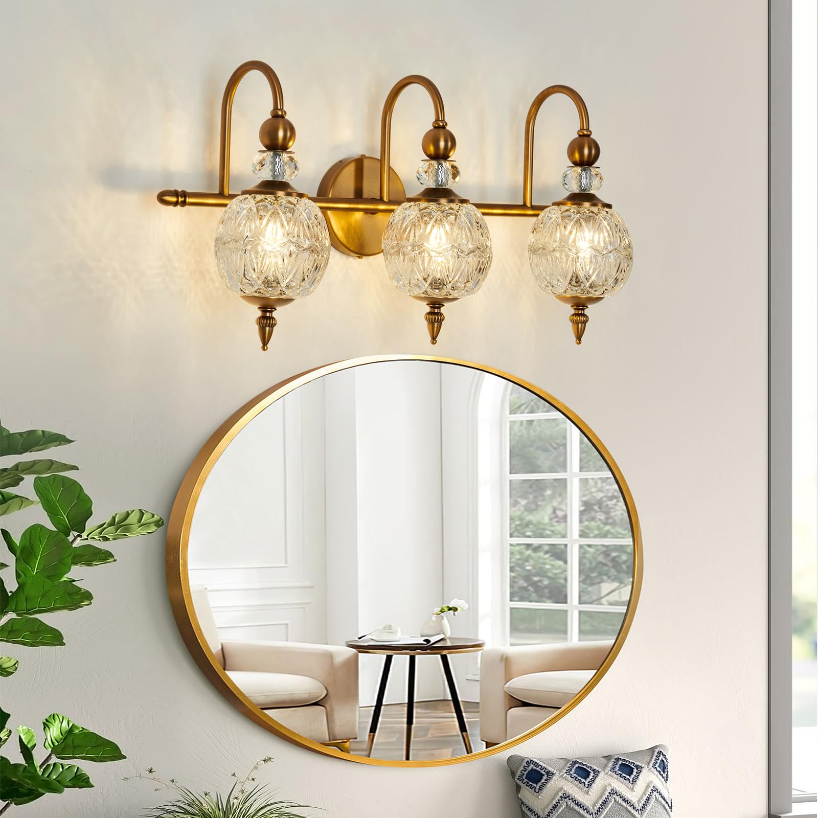 Piepooye brass wall lamp delivers durable build and classic style for any room.