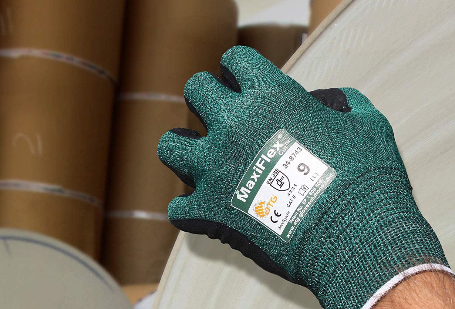 Pip ATG 34-8743 MaxiFlex cut for light industrial tasks.