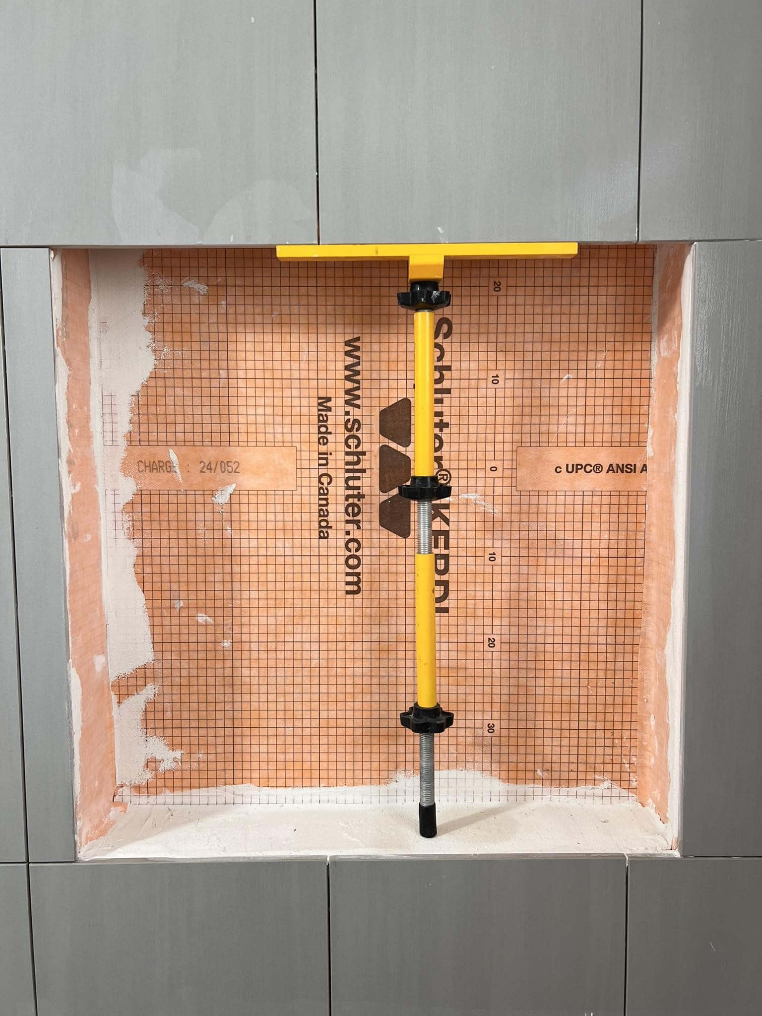 Planum drillable holes design allows fast secure mounting on drillable substrates.
