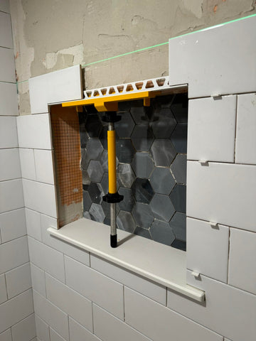 Planum extended legs enable higher, larger niche installations with stability.
