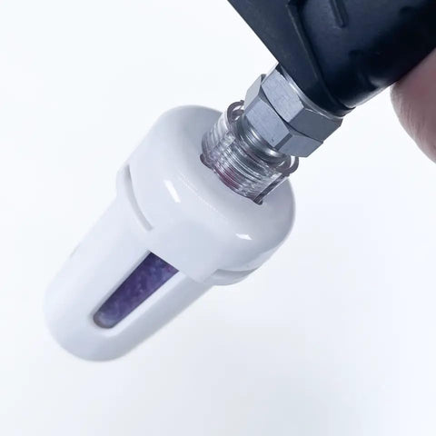DFD-10 desiccant color-change indicator showing replacement signal