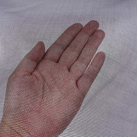 Pololo 18x16 weave close-up shows durable tear-resistant mesh.