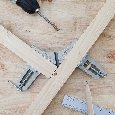 PONY delivers up to 200 lbs clamping force for stable setup.