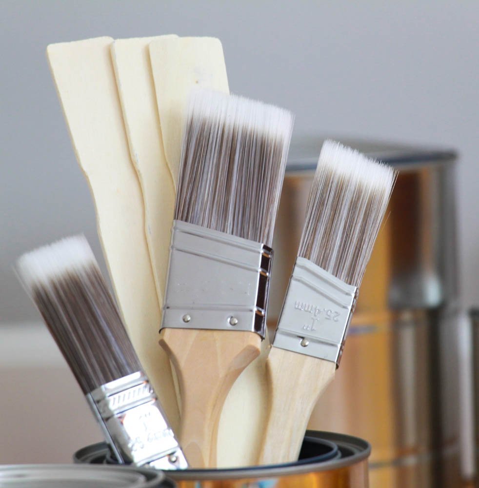 Pro Grade wide coverage brush reduces stroke marks and saves time.