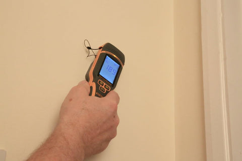 Protimeter Surveymaster auto-calibration maintains accuracy between calibrations.