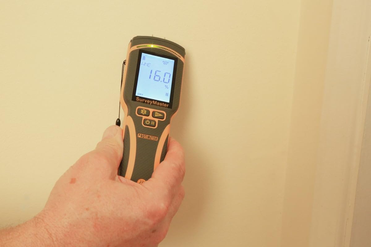 Protimeter Surveymaster ergonomic handle emphasizes comfortable one-handed operation.