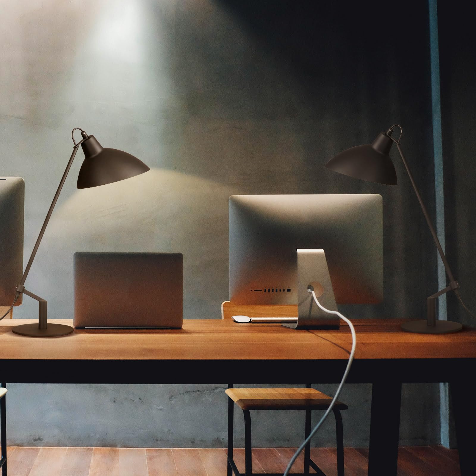 PSDSSHIIS desk lamp metal body close-up highlights durable construction
