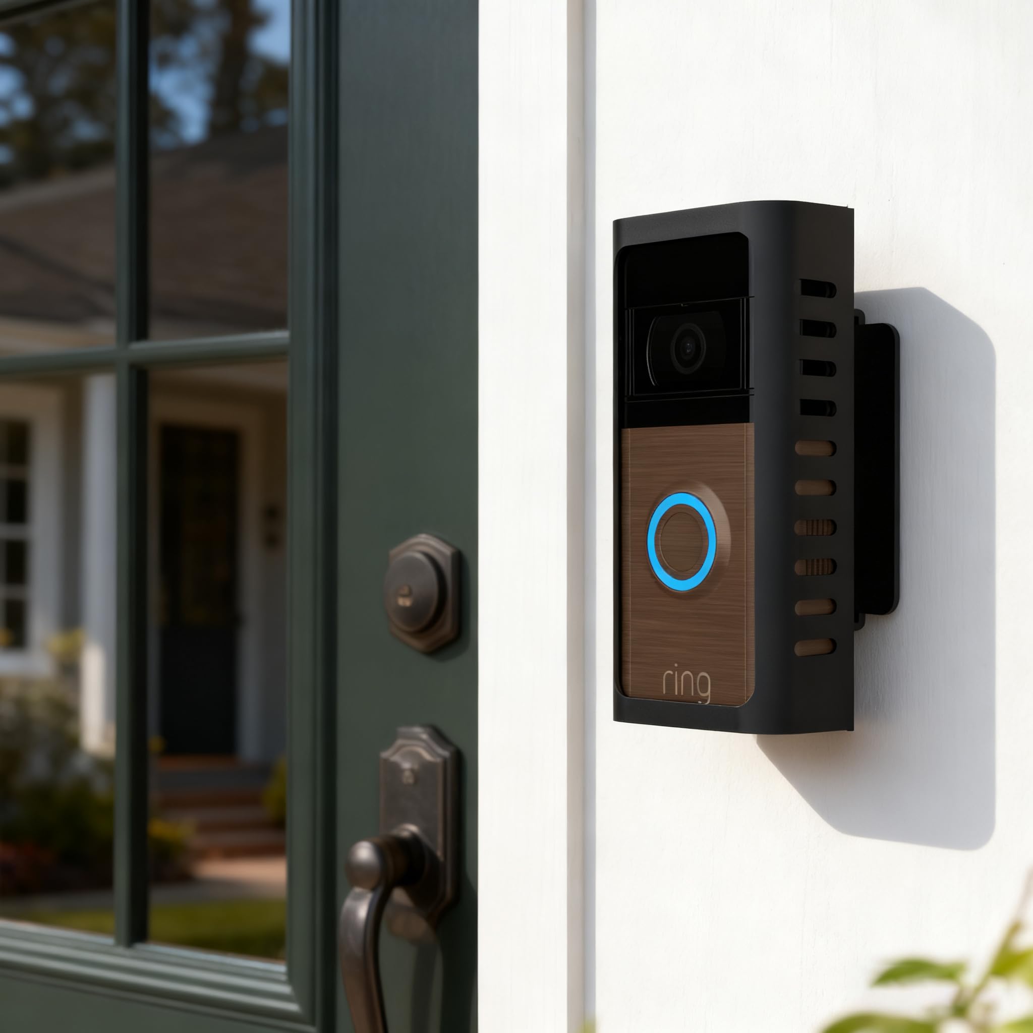 PUUUCI viewing-angle demo shows ideal positioning for doorstep monitoring.