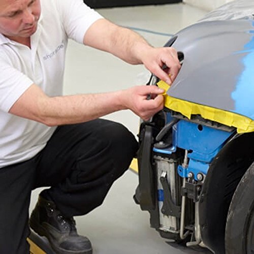 Q1 yellow masking tape protecting car surfaces from overspray and splashes