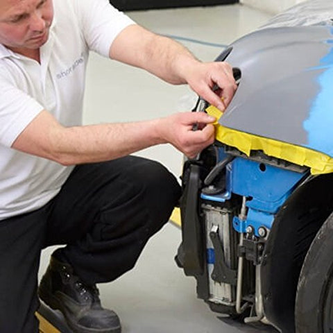 Q1 yellow masking tape protecting car surfaces from overspray and splashes