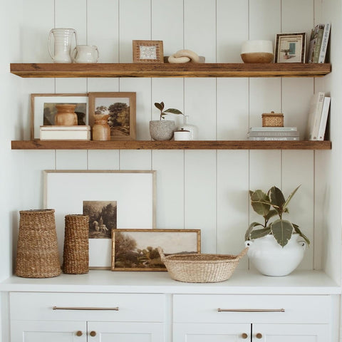 Close-up of sturdy brackets on QEEIG shelves ensuring a steady, sag-free display.
