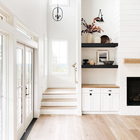 QEEIG upward-angle brackets help keep items steady and sag-free.