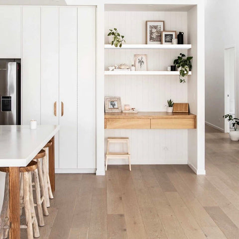 QEEIG easy-assembly shelves make setup quick and simple for any room.