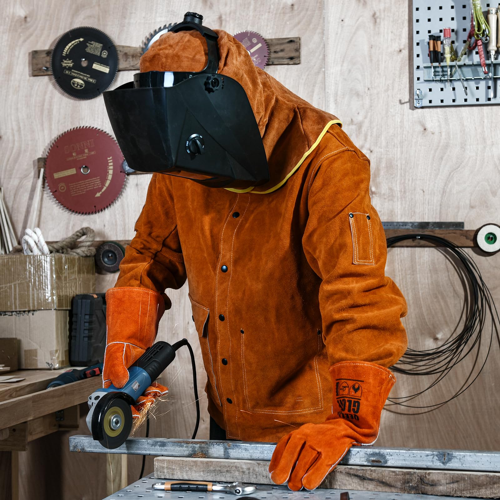 QeeLink brown cowhide hood suitable for both professionals and hobbyists