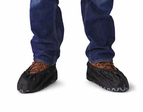 QIAN SOU X-Large disposable boot covers feature breathable fabric for comfort.