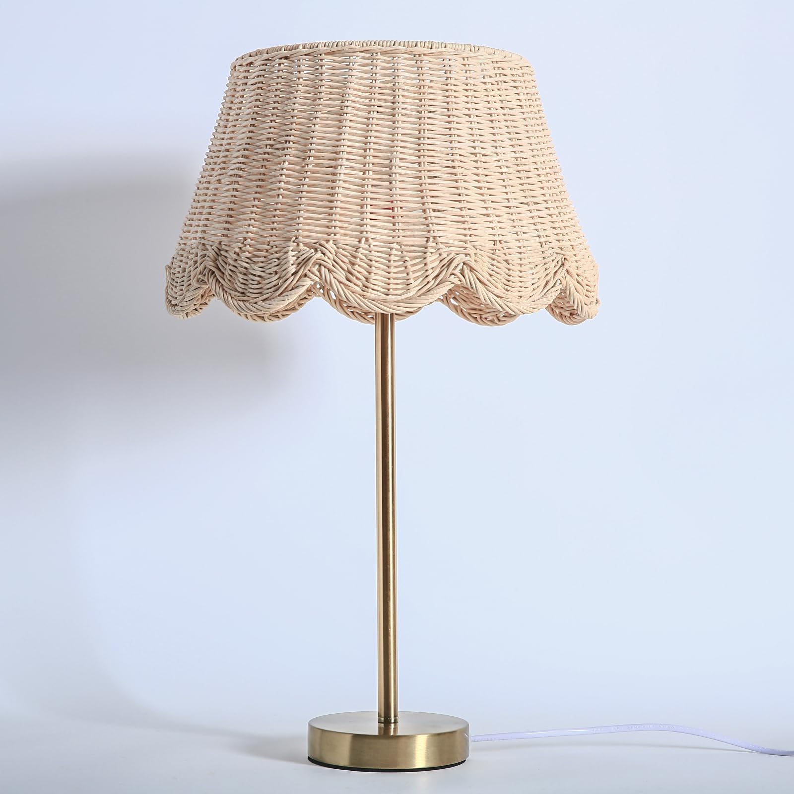 Quincry Premium scalloped rattan lamp bedroom ambiance in soft light