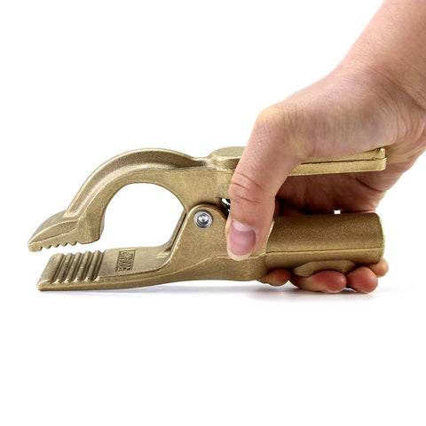 QWORK 500A clamp in a workshop highlighting reliability