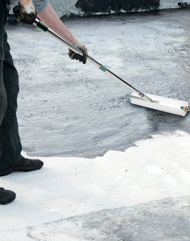 QWORK spiked roller for epoxy floor applications and even spreading.