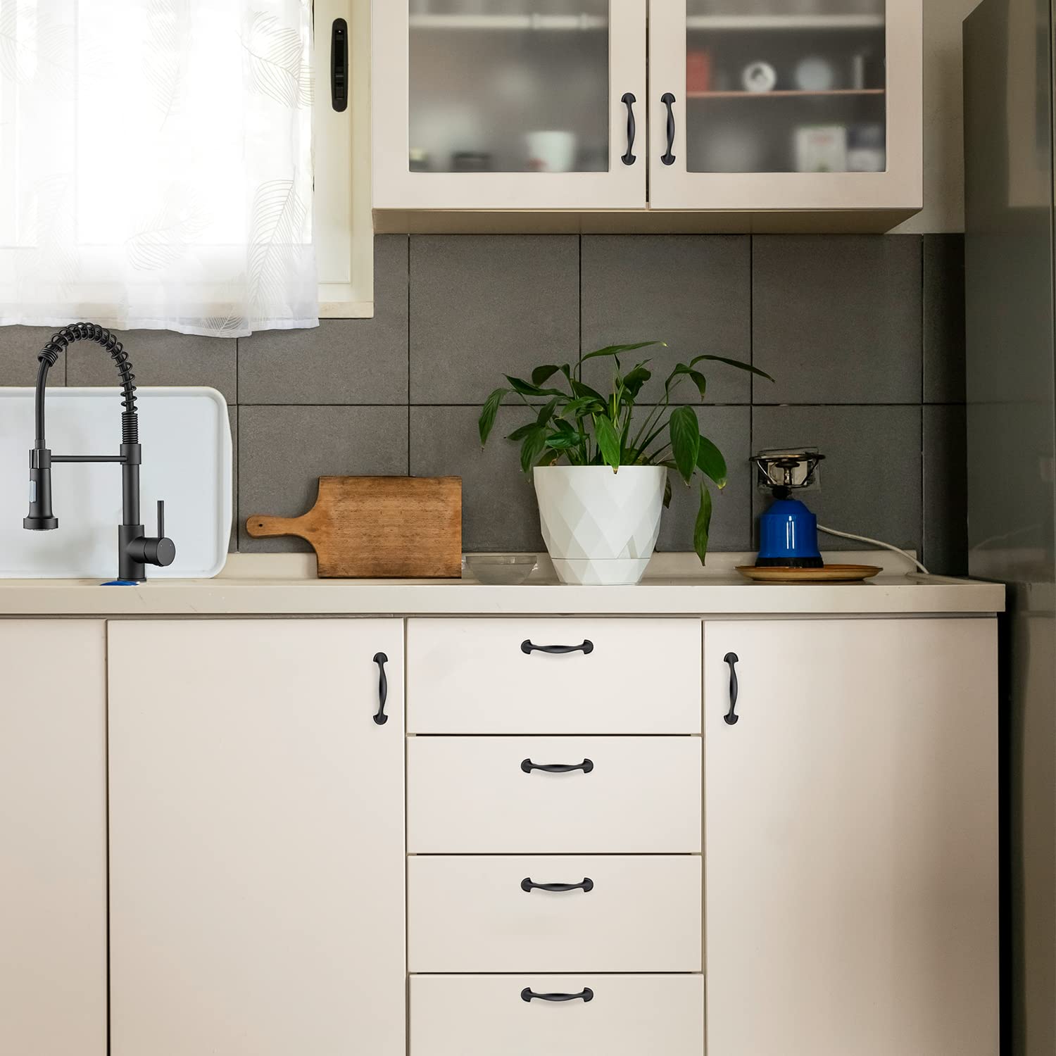Ravinte 112mm total length pull updates kitchen with clean lines.