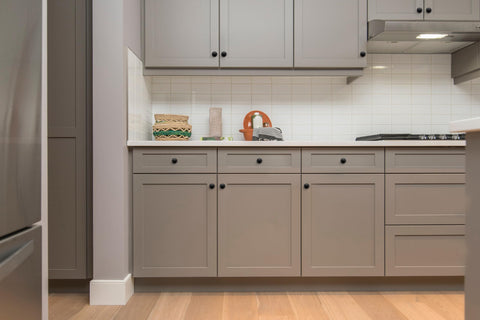 Ravinte kitchen space styling with matte black hardware inspires cohesive design